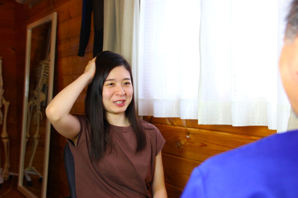 ONE DROP整体院で自律神経の不調について相談しているカウンセリング風景